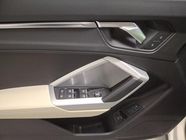 Photo of 2022 Ibis White Audi Q3