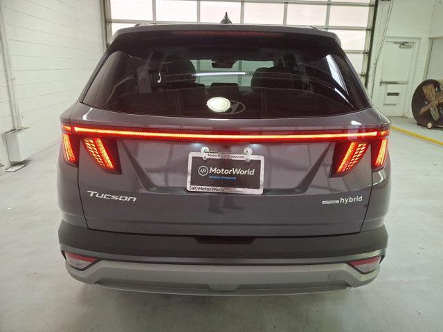 Photo of 2025 Titan Gray Hyundai TUCSON Hybrid