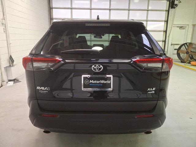 Photo of 2022 Midnight Black Metallic Toyota RAV4