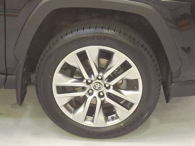 Photo of 2022 Midnight Black Metallic Toyota RAV4