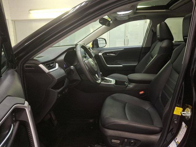 Photo of 2022 Midnight Black Metallic Toyota RAV4
