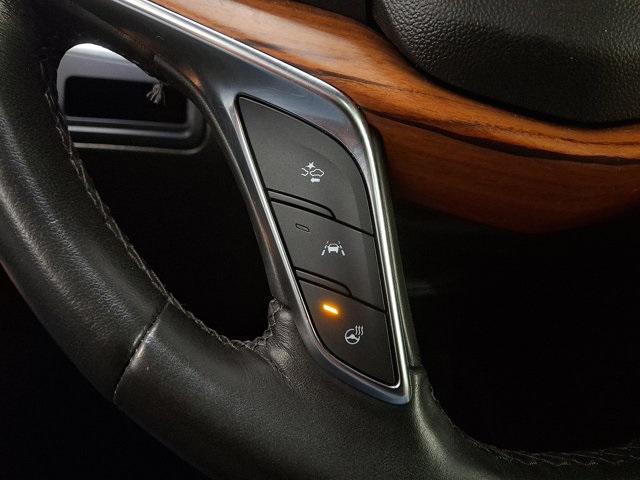 Photo of 2022 Crystal White Tricoat Cadillac XT5