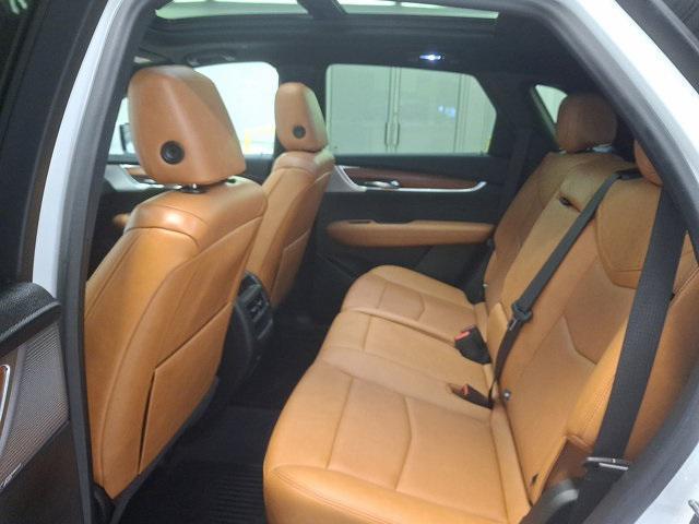 Photo of 2022 Crystal White Tricoat Cadillac XT5