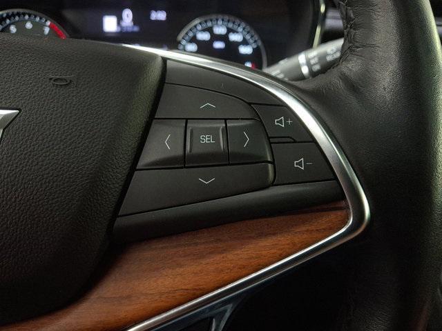 Photo of 2022 Crystal White Tricoat Cadillac XT5
