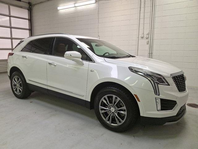 Photo of 2022 Crystal White Tricoat Cadillac XT5
