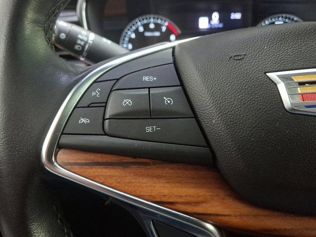 Photo of 2022 Crystal White Tricoat Cadillac XT5