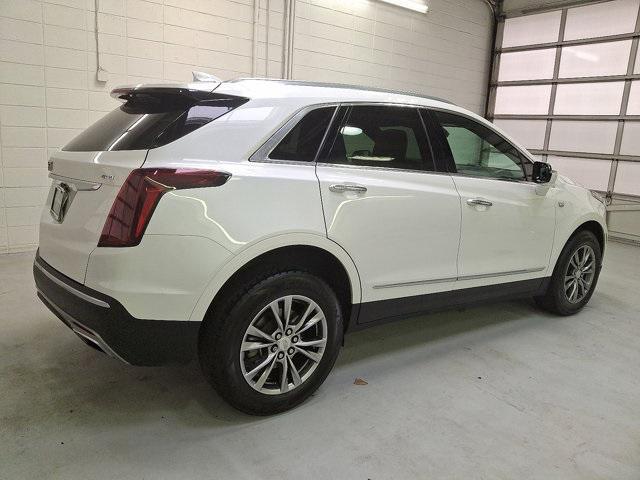 Photo of 2022 Crystal White Tricoat Cadillac XT5