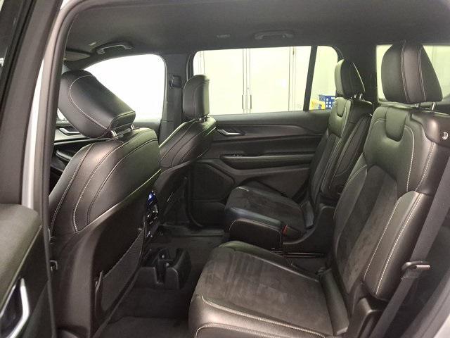 Photo of 2023 Silver Zynith Jeep Grand Cherokee L