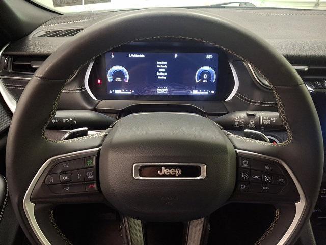 Photo of 2023 Silver Zynith Jeep Grand Cherokee L