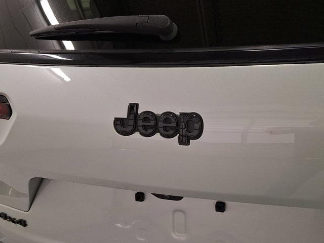 Photo of 2023 Silver Zynith Jeep Grand Cherokee L