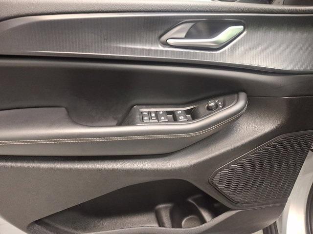 Photo of 2023 Silver Zynith Jeep Grand Cherokee L