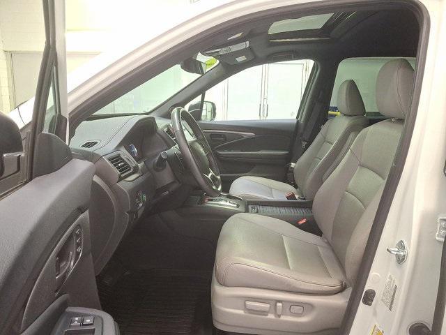 Photo of 2022 White Honda Passport