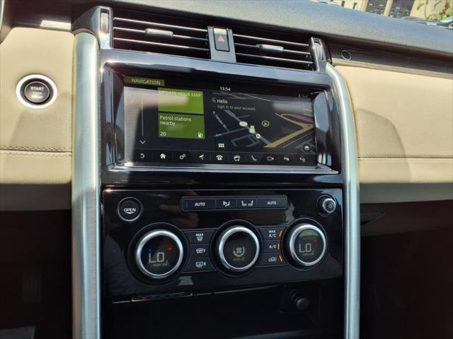 Photo of 2019 Loire Blue Metallic Land Rover Discovery