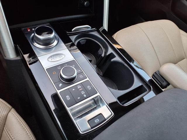 Photo of 2019 Loire Blue Metallic Land Rover Discovery