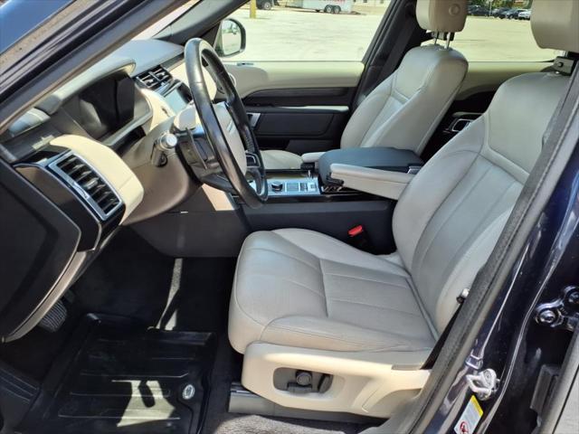 Photo of 2019 Loire Blue Metallic Land Rover Discovery