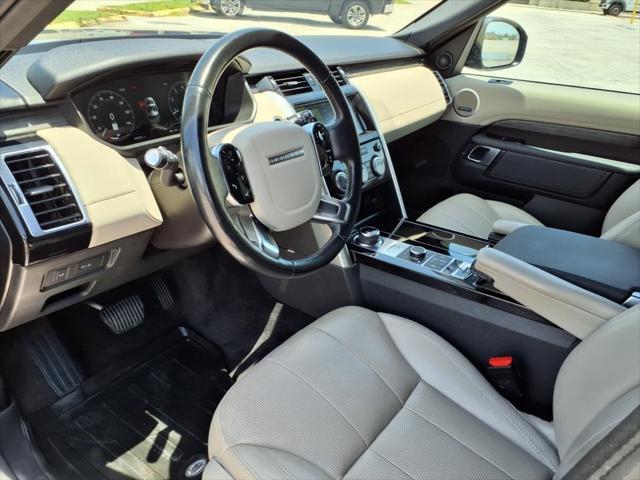 Photo of 2019 Loire Blue Metallic Land Rover Discovery