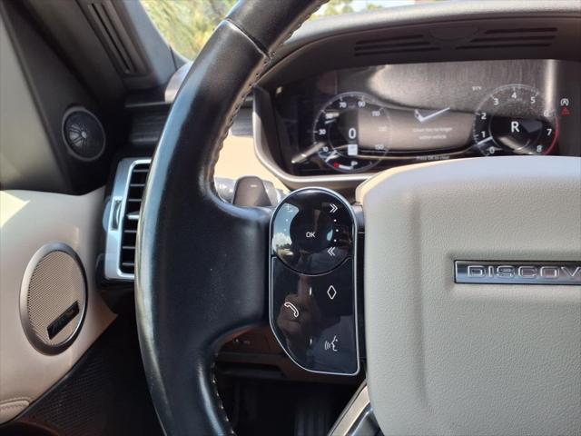 Photo of 2019 Loire Blue Metallic Land Rover Discovery