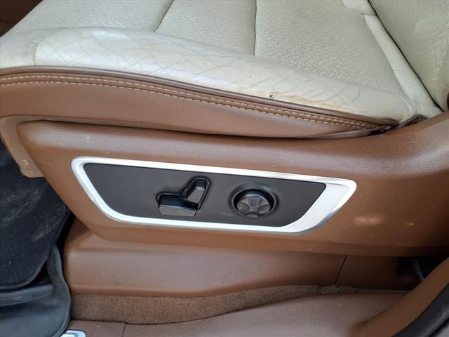 Photo of 2019 Diamond Black Crystal Pearlcoat RAM 1500