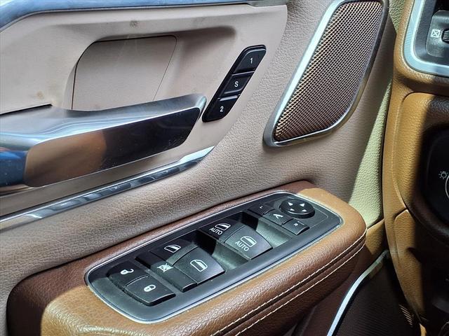Photo of 2019 Diamond Black Crystal Pearlcoat RAM 1500