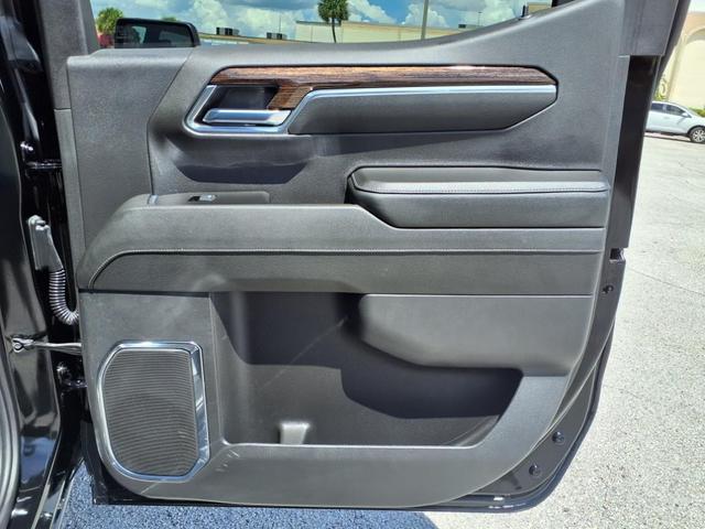 Photo of 2024 Onyx Black GMC Sierra 1500