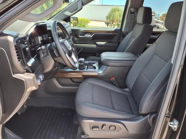 Photo of 2024 Onyx Black GMC Sierra 1500