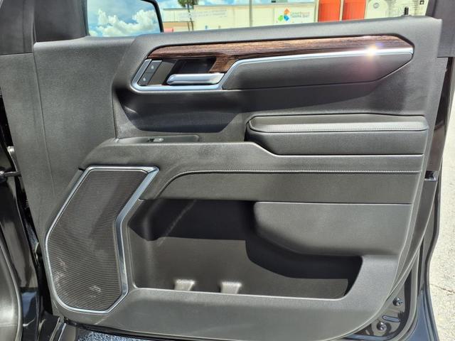 Photo of 2024 Onyx Black GMC Sierra 1500