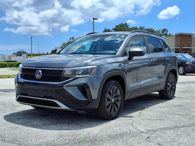 Photo of 2022 Platinum Gray Metallic Volkswagen Taos