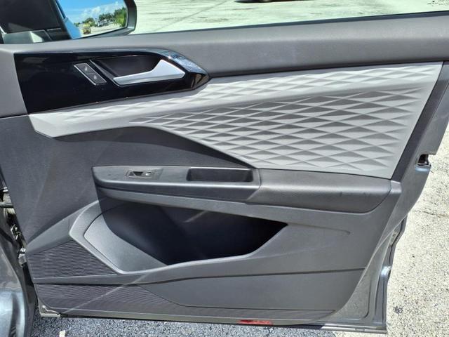 Photo of 2022 Platinum Gray Metallic Volkswagen Taos