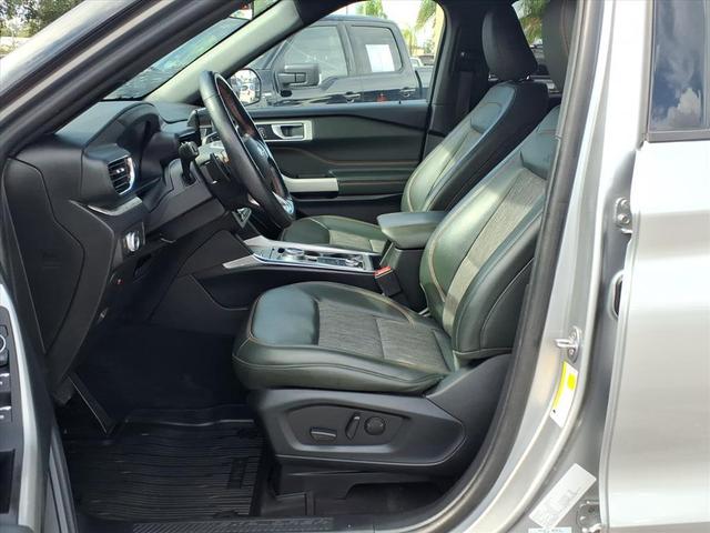 Photo of 2022 Iconic Silver Metallic Ford Explorer