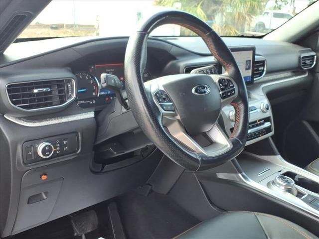 Photo of 2022 Iconic Silver Metallic Ford Explorer