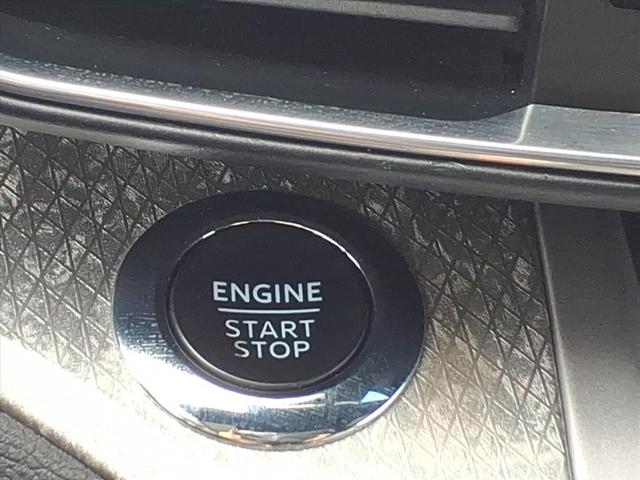 Photo of 2022 Iconic Silver Metallic Ford Explorer