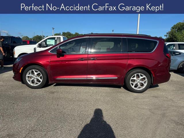 Photo of 2017 Velvet Red Pearlcoat Chrysler Pacifica
