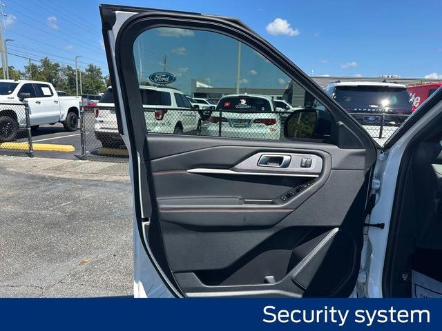 Photo of 2025 Star White Ford Explorer