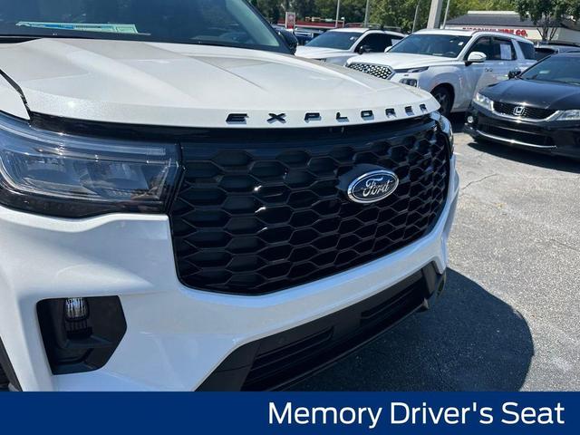 Photo of 2025 Star White Ford Explorer