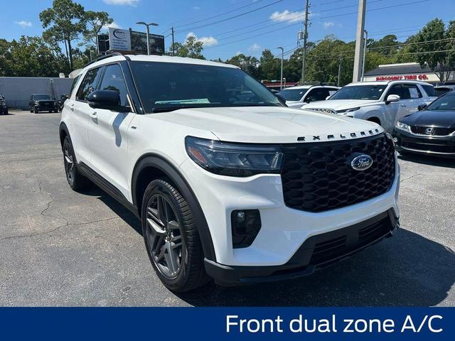 Photo of 2025 Star White Ford Explorer