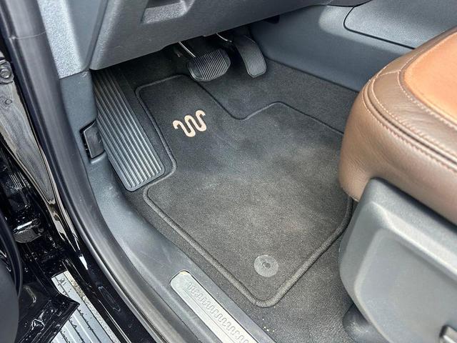 Photo of 2025 Agate Black Metallic Ford Expedition Max