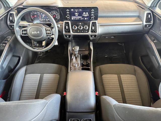 Photo of 2022 Sparkling Silver Kia Sorento
