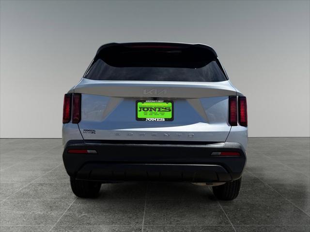 Photo of 2022 Sparkling Silver Kia Sorento