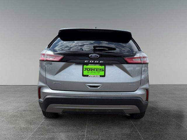 Photo of 2024 Silver Metallic Ford Edge