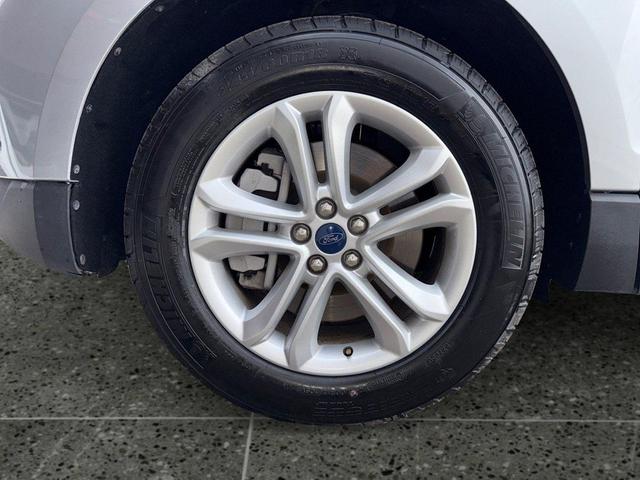 Photo of 2024 Silver Metallic Ford Edge