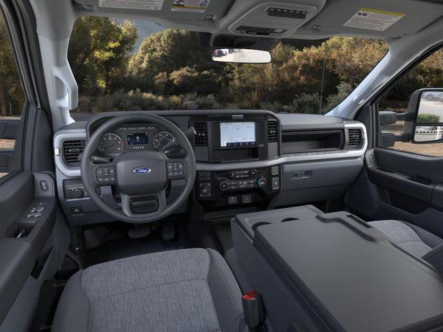 Photo of 2025 Oxford White Ford F-350