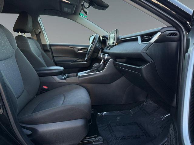 Photo of 2022 Midnight Black Metallic Toyota RAV4