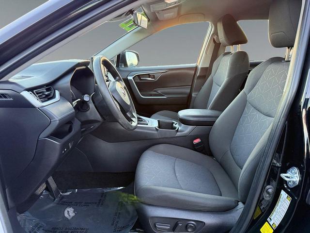 Photo of 2022 Midnight Black Metallic Toyota RAV4