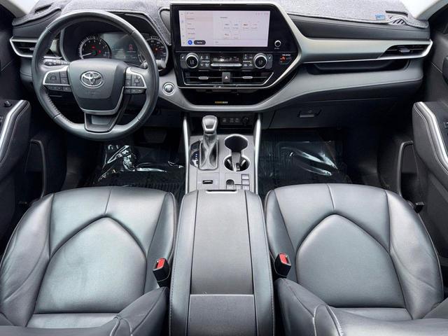 Photo of 2023 Magnetic Gray Metallic Toyota Highlander