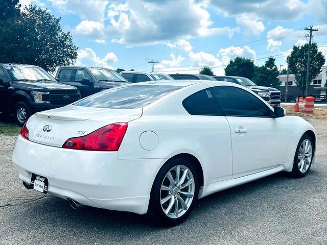 Photo of 2013 Moonlight White INFINITI G37