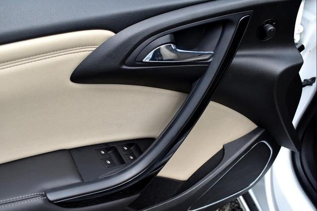 Photo of 2016 Summit White Buick Cascada