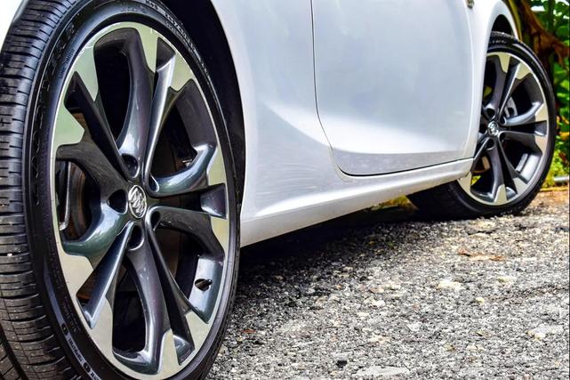 Photo of 2016 Summit White Buick Cascada
