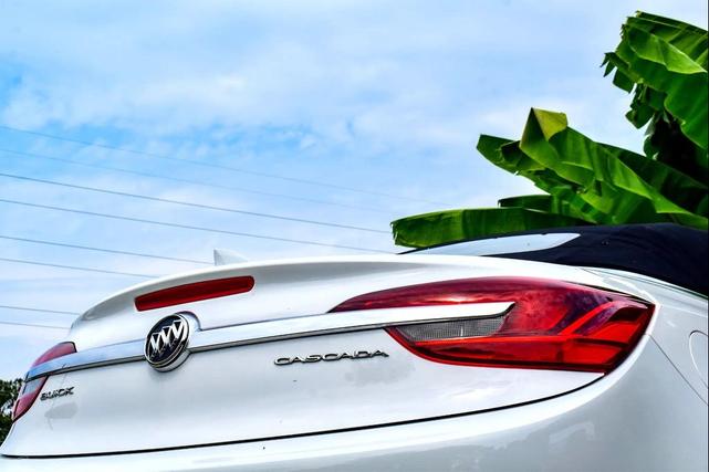 Photo of 2016 Summit White Buick Cascada