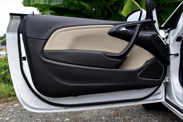 Photo of 2016 Summit White Buick Cascada