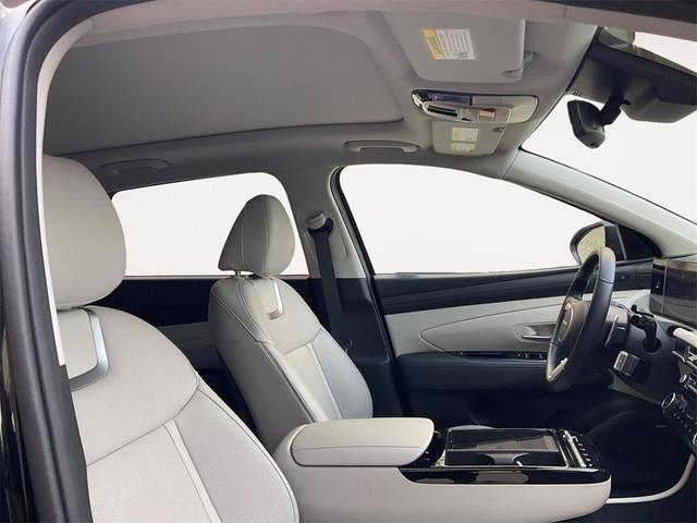 Photo of 2025 Phantom Black Hyundai TUCSON